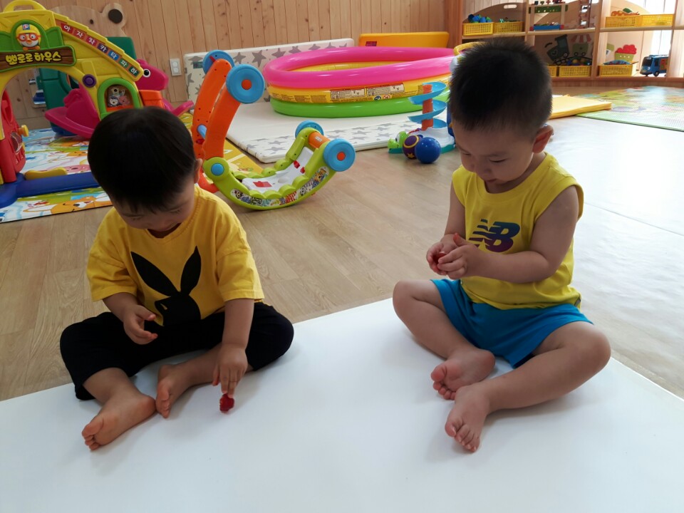 얼음그림을 그려보았어요 - 시간제보육실