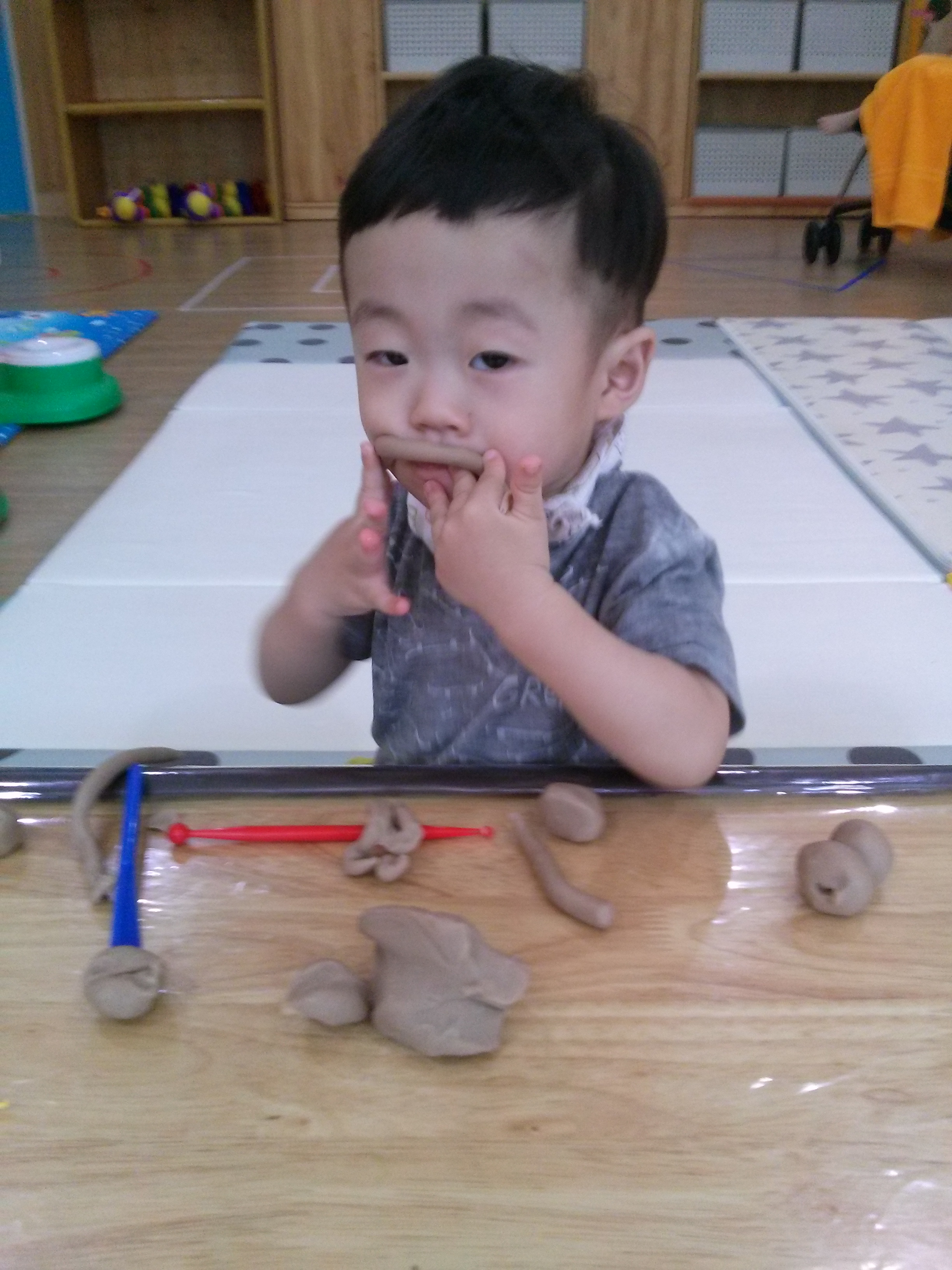 할아버지 콧수염(야간시간제보육)