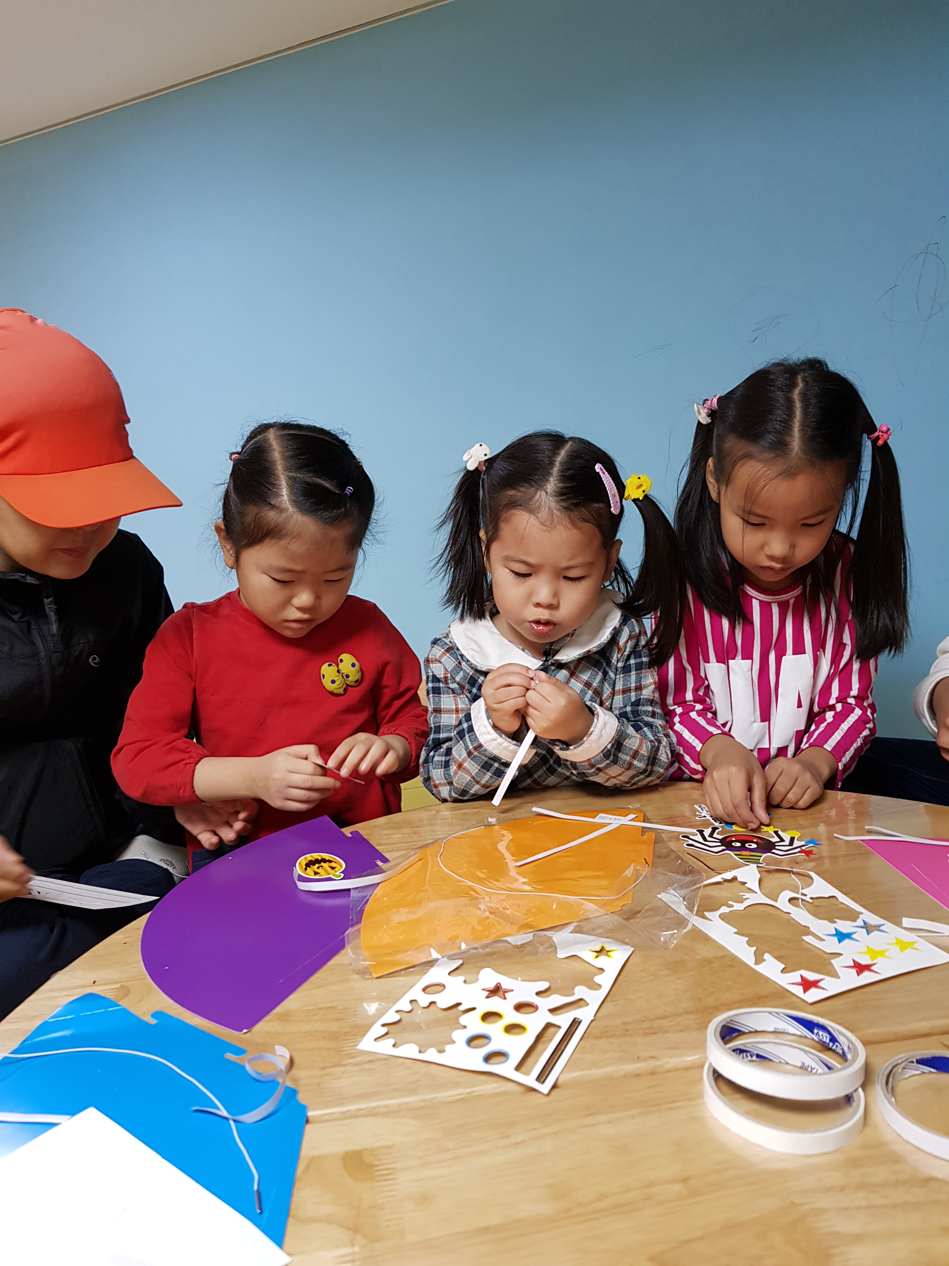 할로윈꼬깔모자를 만들었어요~~~