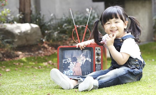 오후 7시 이후 TV 보면 어린이 건강 해쳐