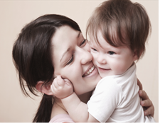 엄마와의 스킨십, 아이 두뇌발달에 도움