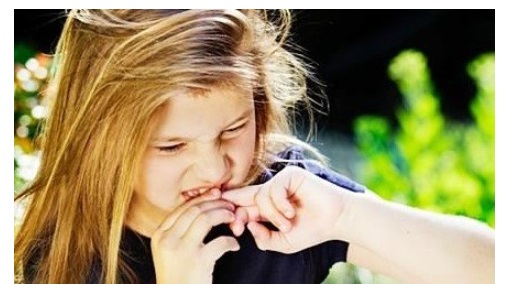 물어뜯고 잡아떼고... 손톱이 무슨 죄?